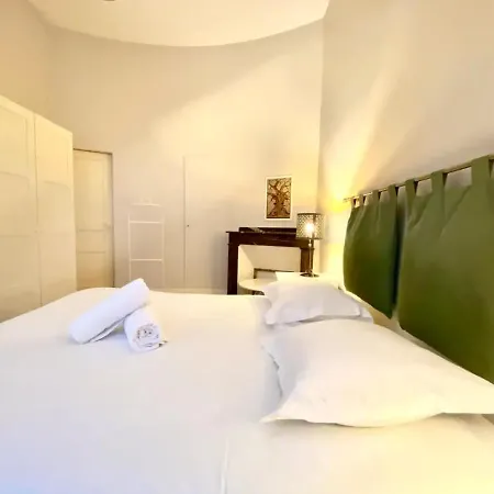 Charming Apartment With Bedroom アパート